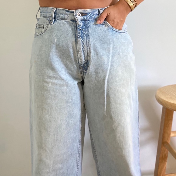 Unique Vintage Levi’s with Rainbow Stitching - Picture 3 of 9